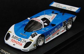 童心未泯，駕馭夢想 六一兒童節(jié)，大男孩與四輛小車汽車的故事