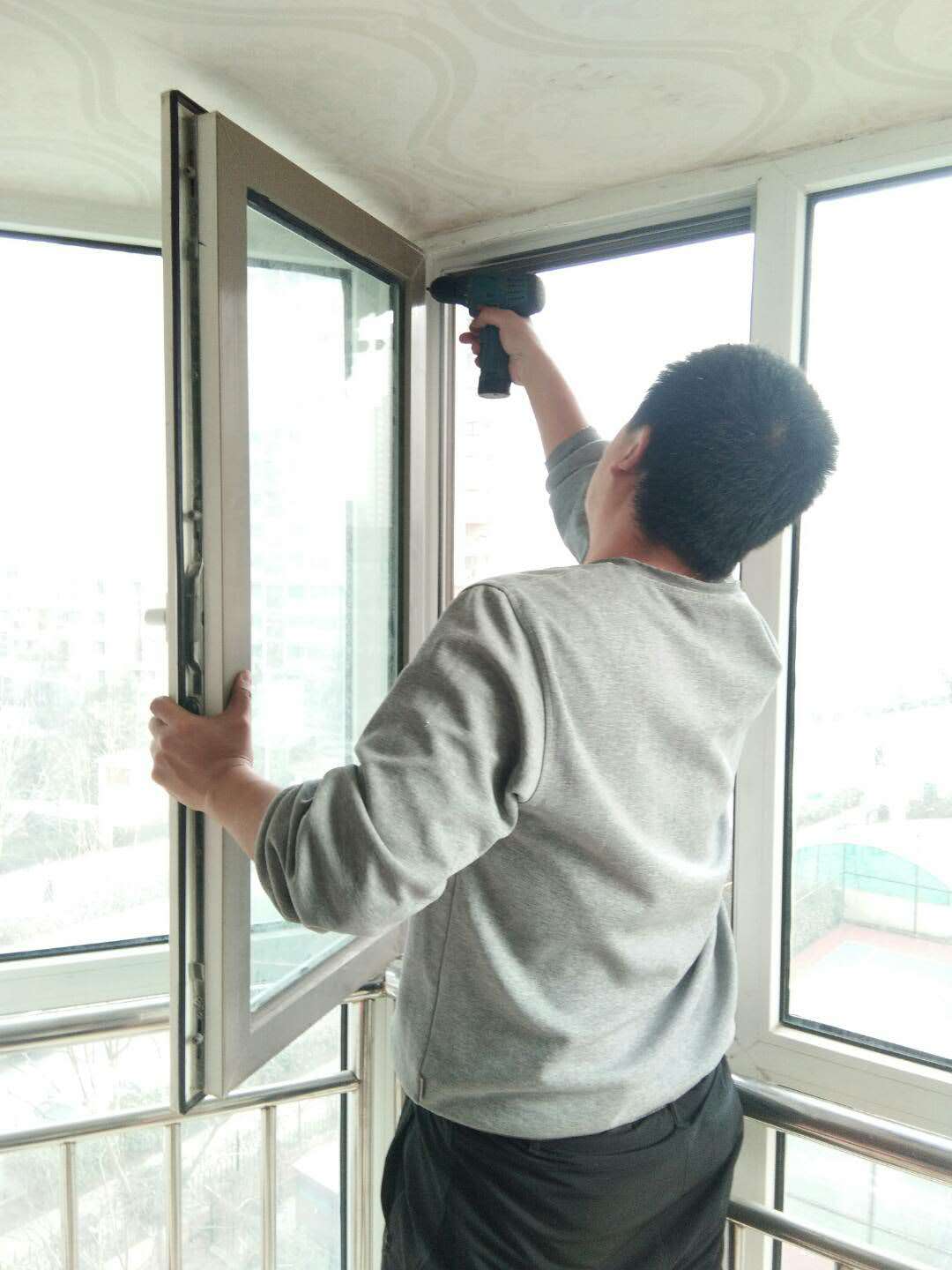黃島區(qū)燈具、家具、廚具、衛(wèi)具專業(yè)安裝與維修服務(wù)，全區(qū)上門